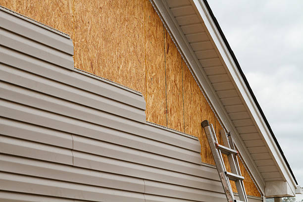 24/7 Emergency Storm Damage Siding Repair experts in Colchester, IL